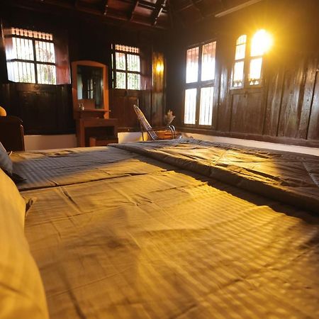 Mountde Kumarakom Eksteriør bilde